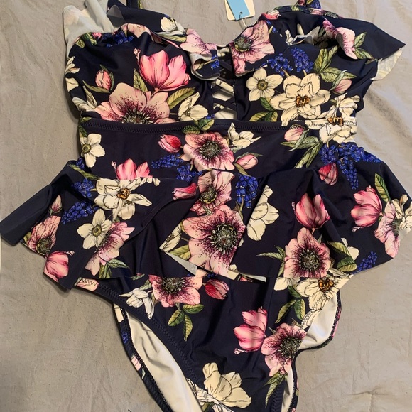 NWT* plus size one piece bathingsuit - Picture 2 of 3